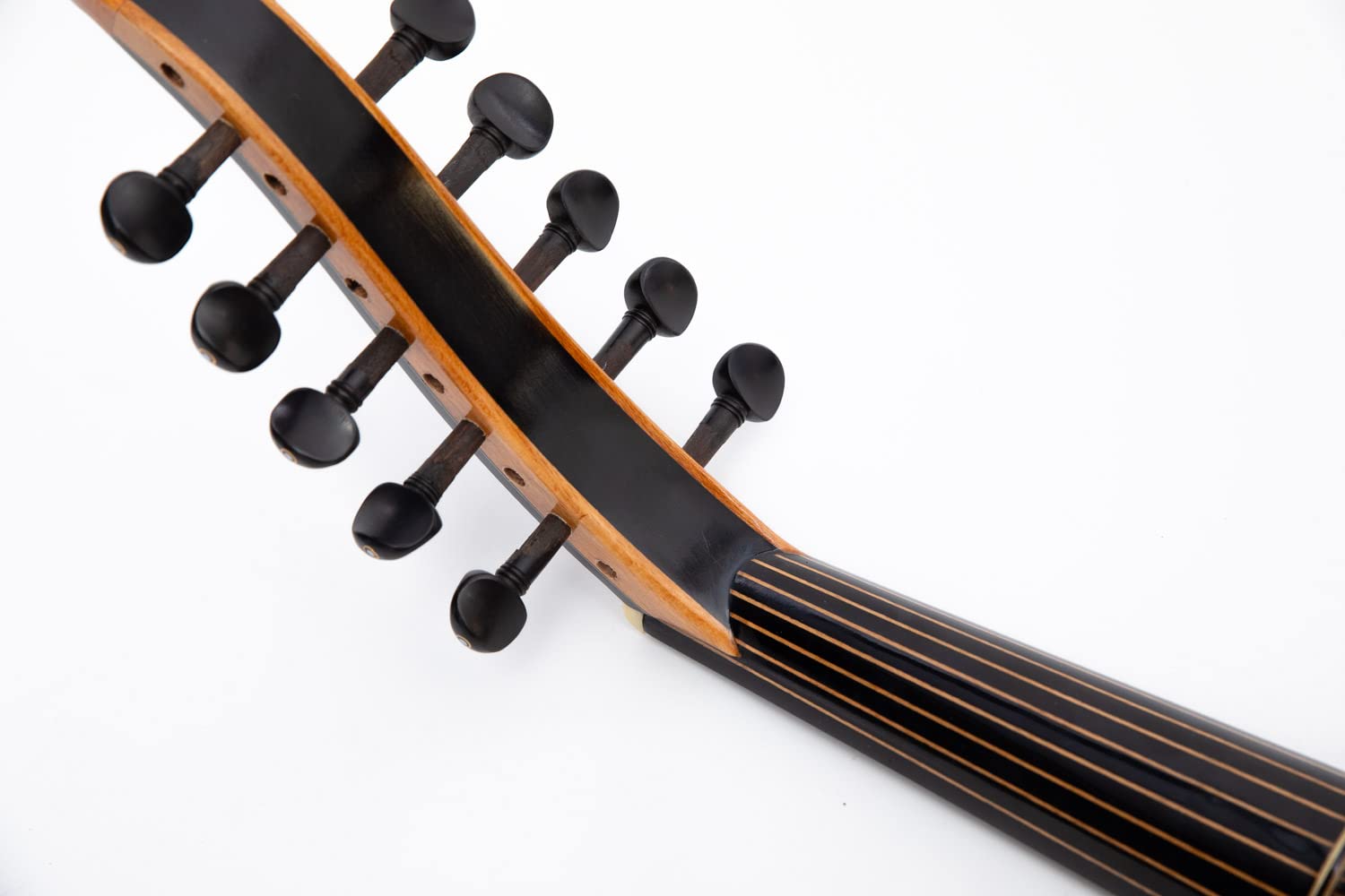 Handgefertigtes türkisches Oud aus schwarzer Walnuss, Ebenholzwirbeln und Kurschner-Saiten. Mit weicher Hülle. Traditionelles Saitenmusikinstrument