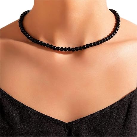 Dainty Black Beaded Necklace: A Touch of Bohemian Elegance