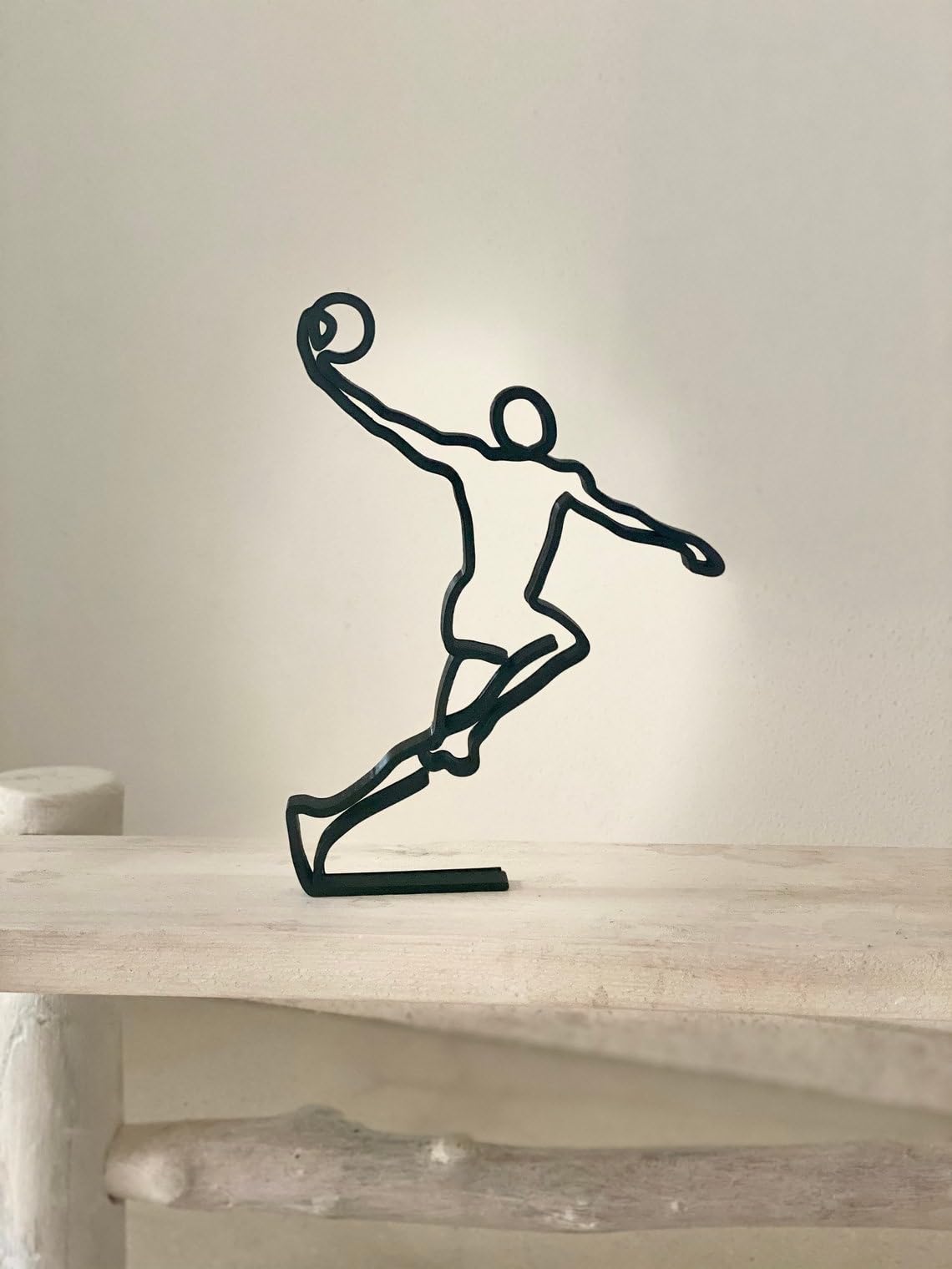 EROTNGO NBA Basketball Player Sculpture - Dynamic Tabletop Decor for Sports Enthusiasts and Game Art Collectors