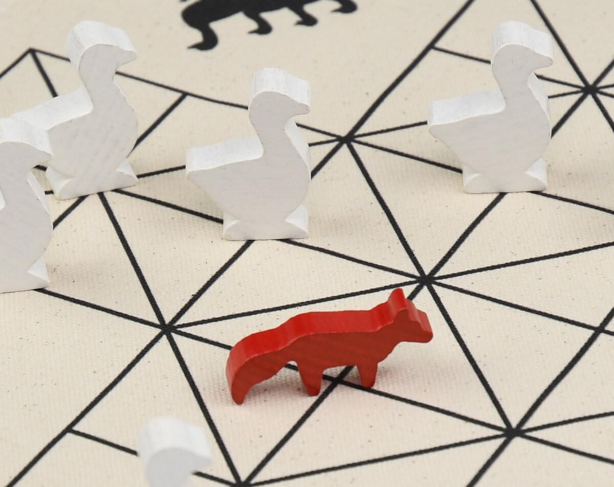 Medieval Fox and Geese Game - Cloth Board and Wooden Pieces - Historical Games - Medieval Board Games