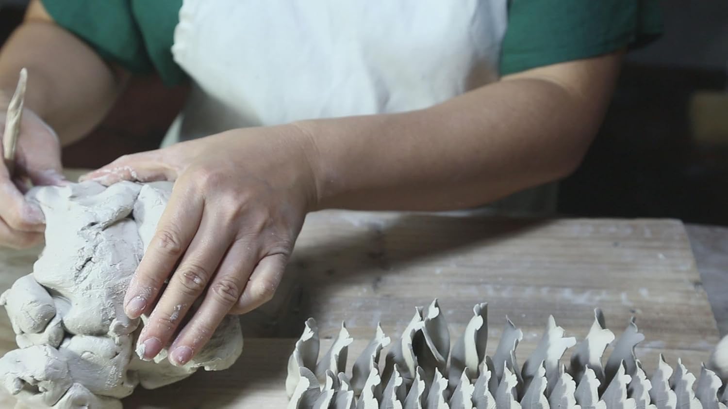 AMERRY 4.72" Ceramic Flower Wall Art, Artificial 3D Flower Wall Art, Handmade 3D Wall Art Hanging Sculpture, Porcelain Flower Wall Decoration for Home Office Decor (RED,ROSE)