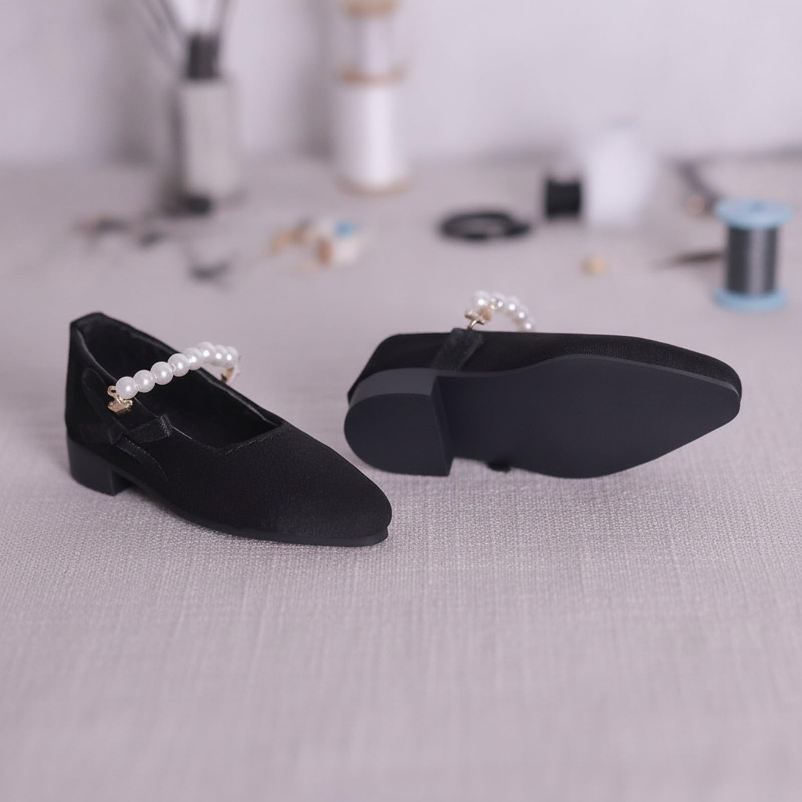 Puppenschuhe mit Perlenriemen