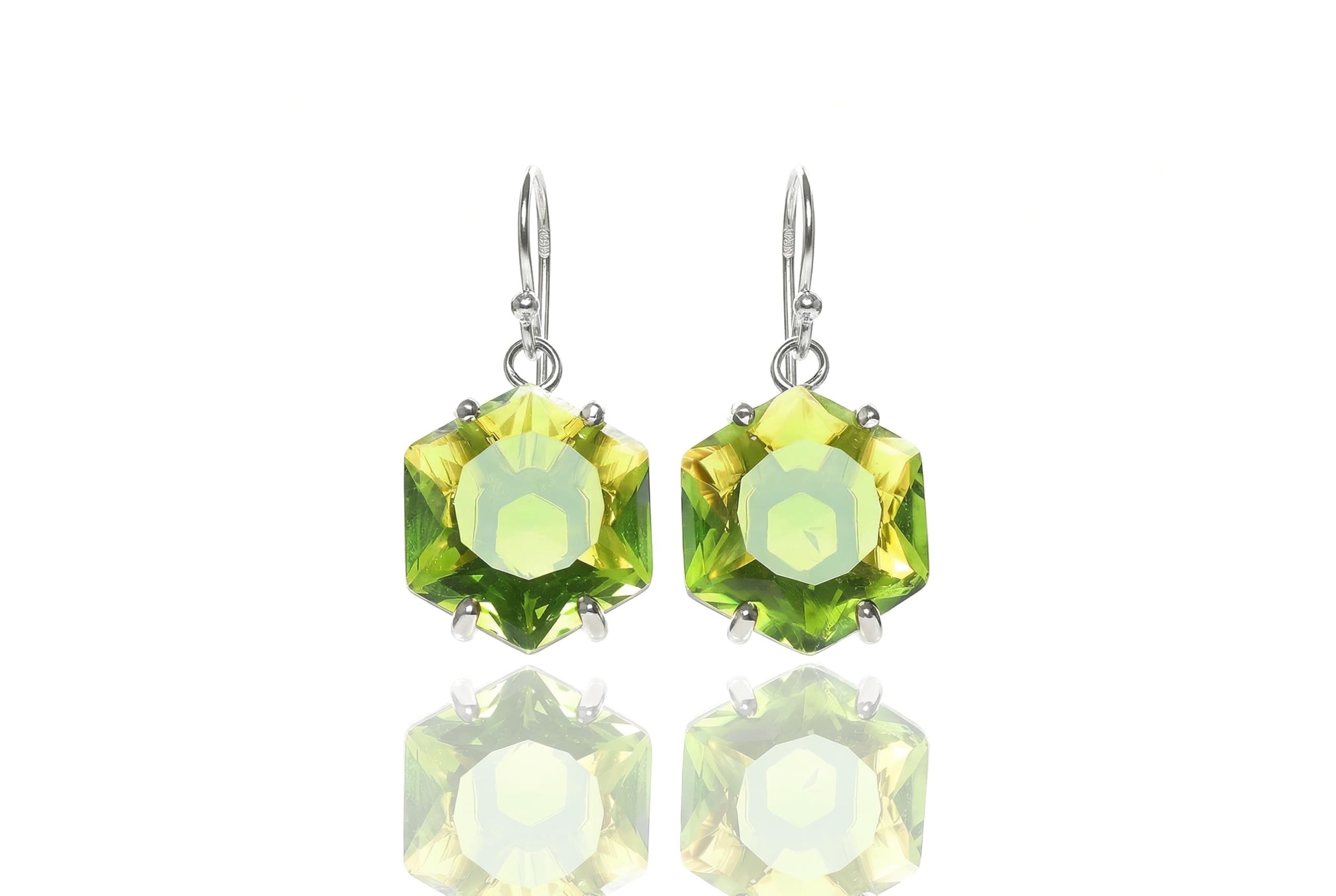 Boucles d'oreilles péridot légères de mariée hexagone argent long