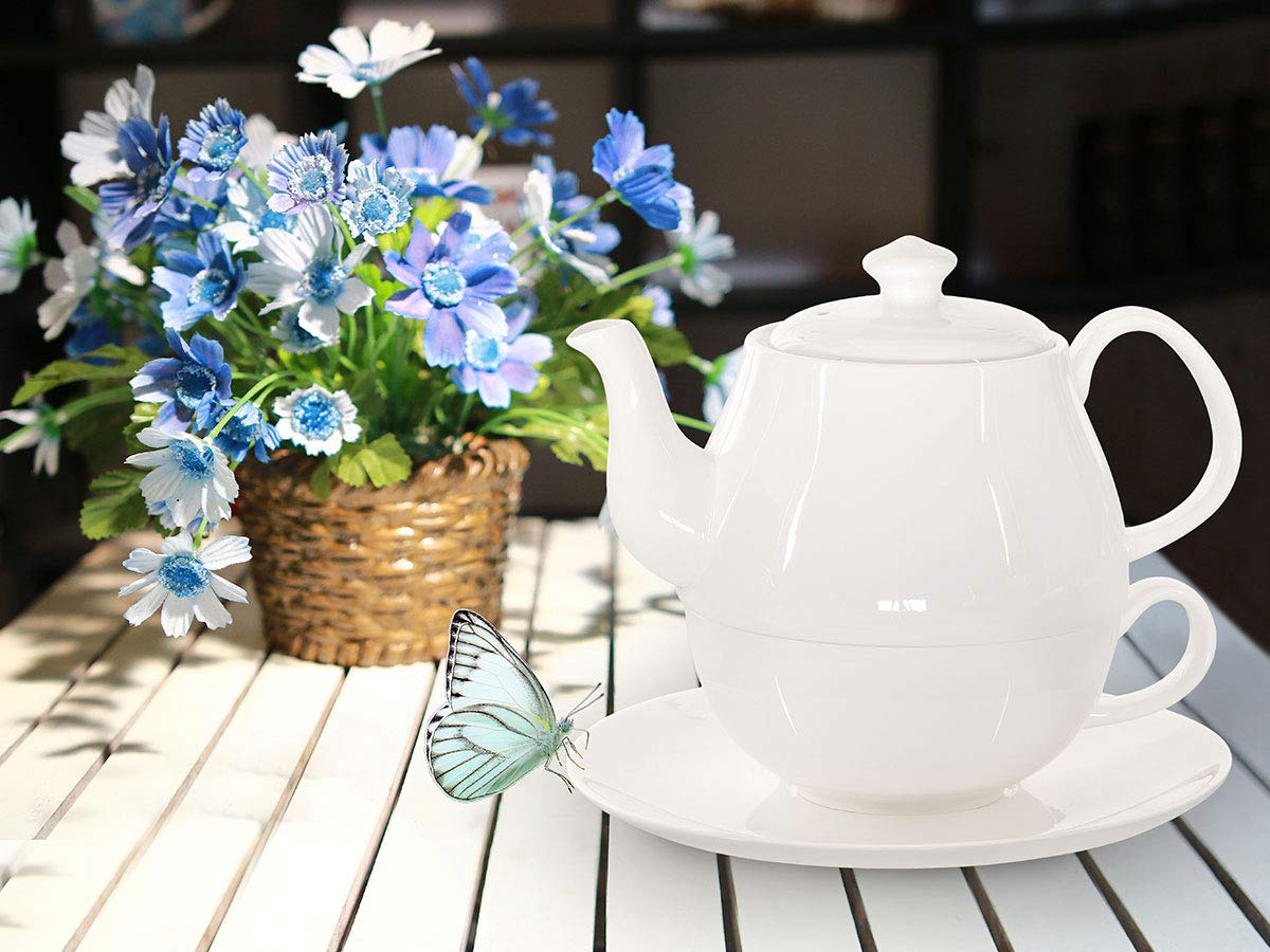 Tea for One Daisy 600ml aus Crystal Bone China Porzellan in fein-cremigem Weiß. Teekanne + Teetasse + Untersetzer