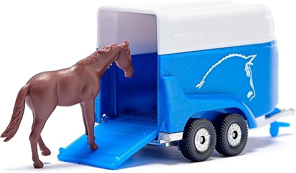 Nahaufnahme der detailreichen Verladeklappe des SIKU Jeep mit Pferdeanhänger.