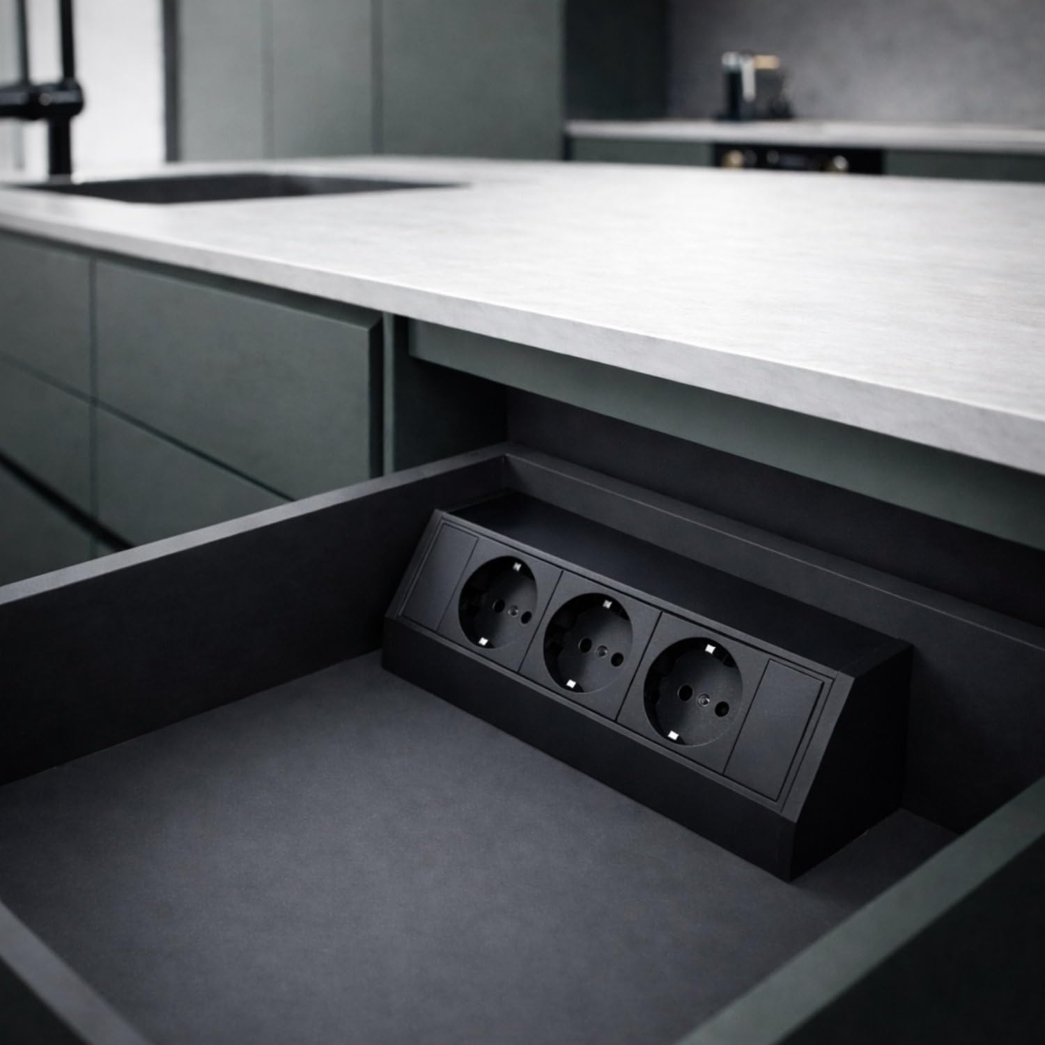 Aluminium Steckdosenleiste 3-Fach I Black-Edition