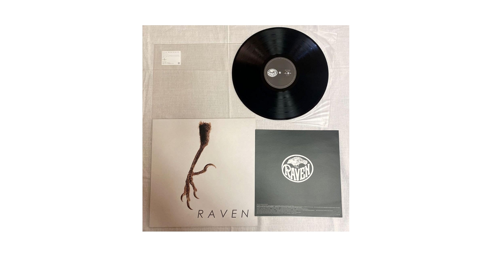 RAVEN チバユウスケ　「限りなく赤に近い黒」　美品‼️ RAVEN チバユウスケ 「限りなく赤に近い黒」 美品‼️ 限り無く赤