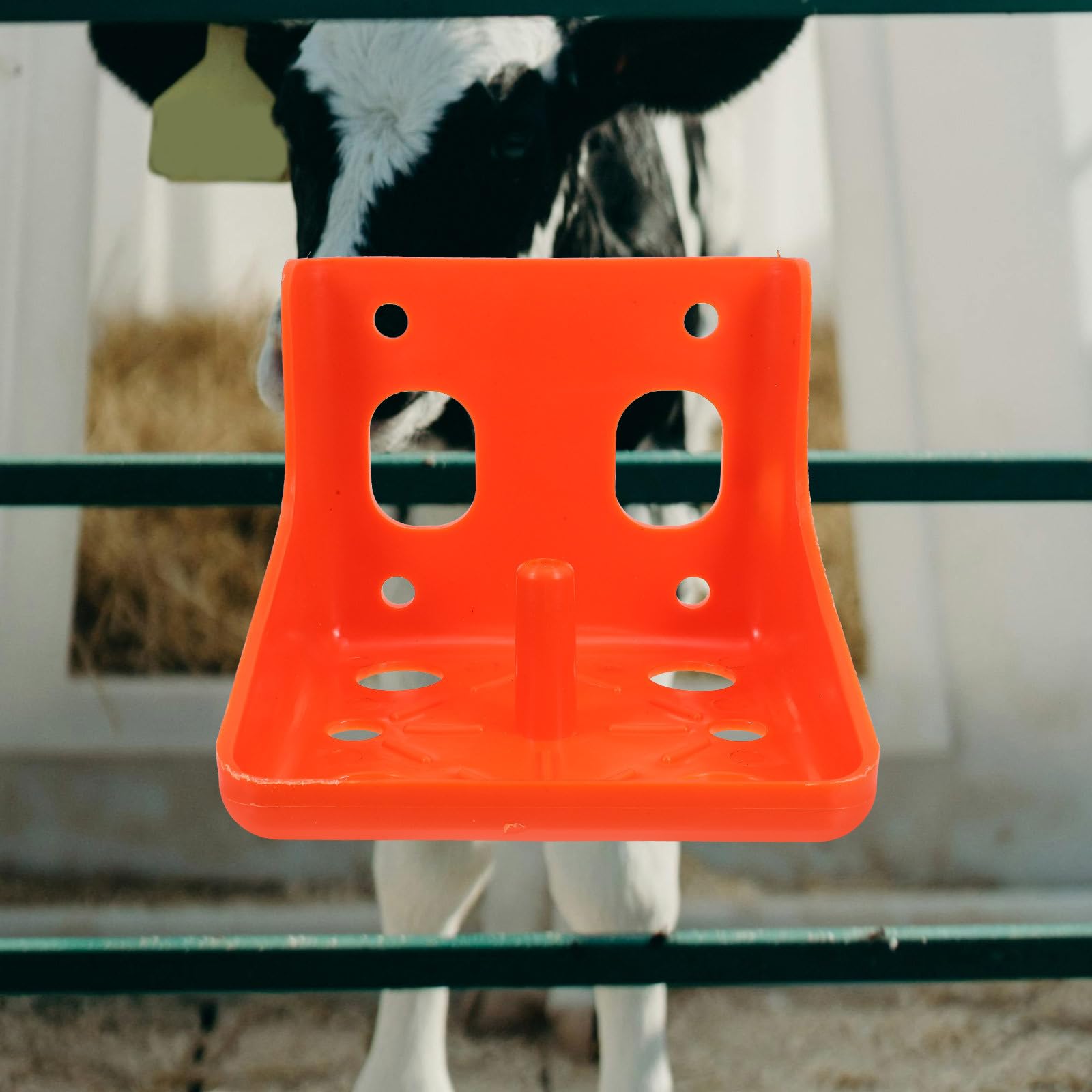 Artibetter Distributeur de Sel pour Moutons et Bétail 2 Pièces en Pe Épaissi, Support Robuste Cylindrique pour Bloc Minéral, pour Élevage Agricole Style Aléatoire