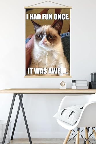 Miniatura 5 de Trends International Grumpy Cat - Póster de pared divertido, 22.375 x 34 pulgadas, paquete de impresión premium y colgador de madera de haya