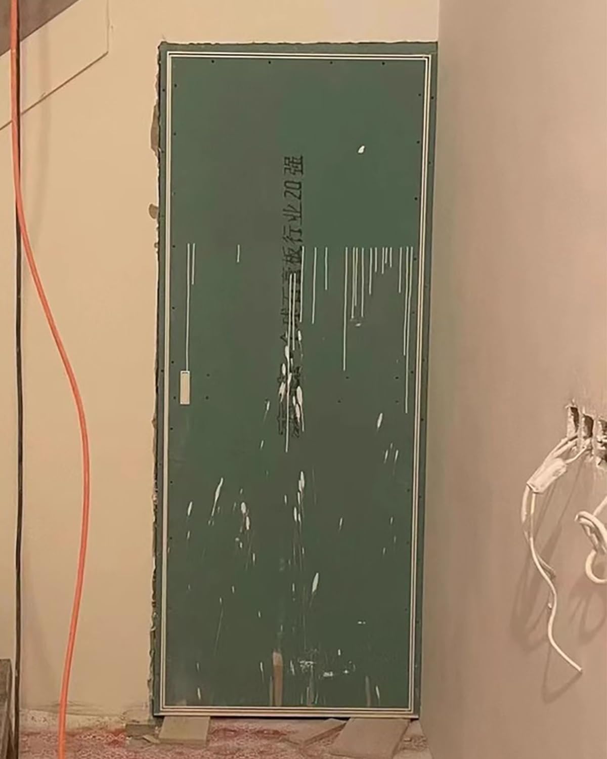 Uniwersalny aluminiowy panel dostępu z uchwytem – drzwi inspekcyjne do płyt kartonowo-gipsowych o wysokim poziomie bezpieczeństwa do łatwego montażu płytek (60 x 40 cm / 24x16in) - trwały, lekki i