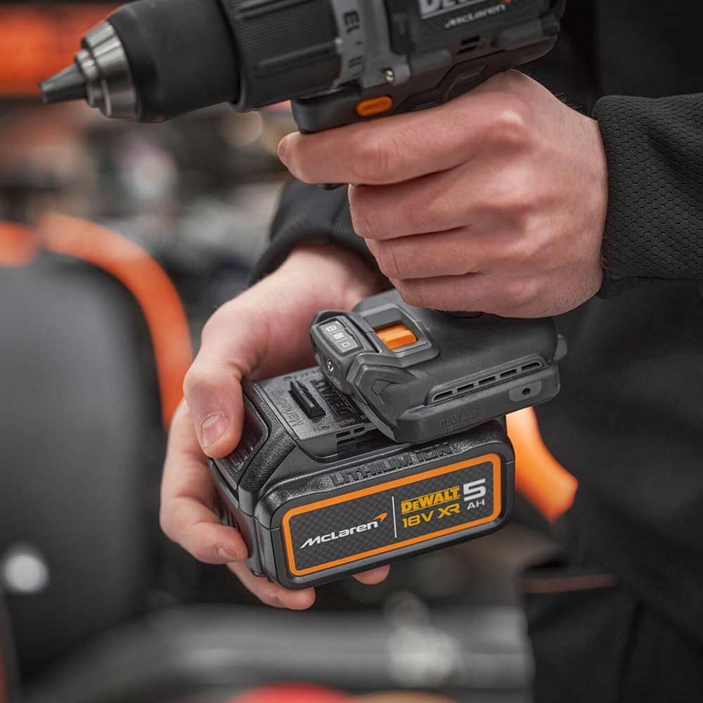 DeWalt DCD85MP2T McLaren F1 18V XR Taladro de martillo combinado inalámbrico sin escobillas con 2 baterías de 5 AH, cargador y funda