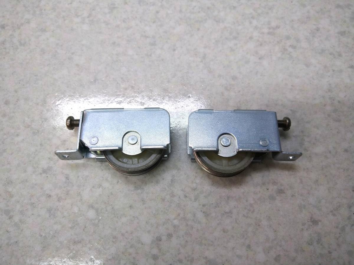 Amazon.co.jp: 新日軽 玄関引戸 戸車 SVE13701 2個1セット 嵐山75