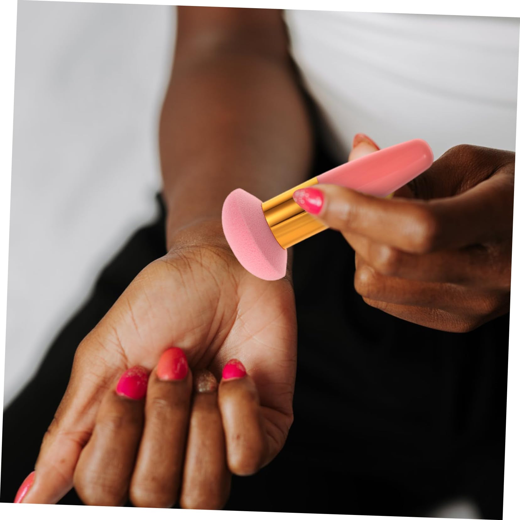 PACKOVE 4Pcs Makeup Puff with Handle Powder Applicator for Women for Loose Powder Setting Makeup for Daily Use and Professional Application Washable Soft