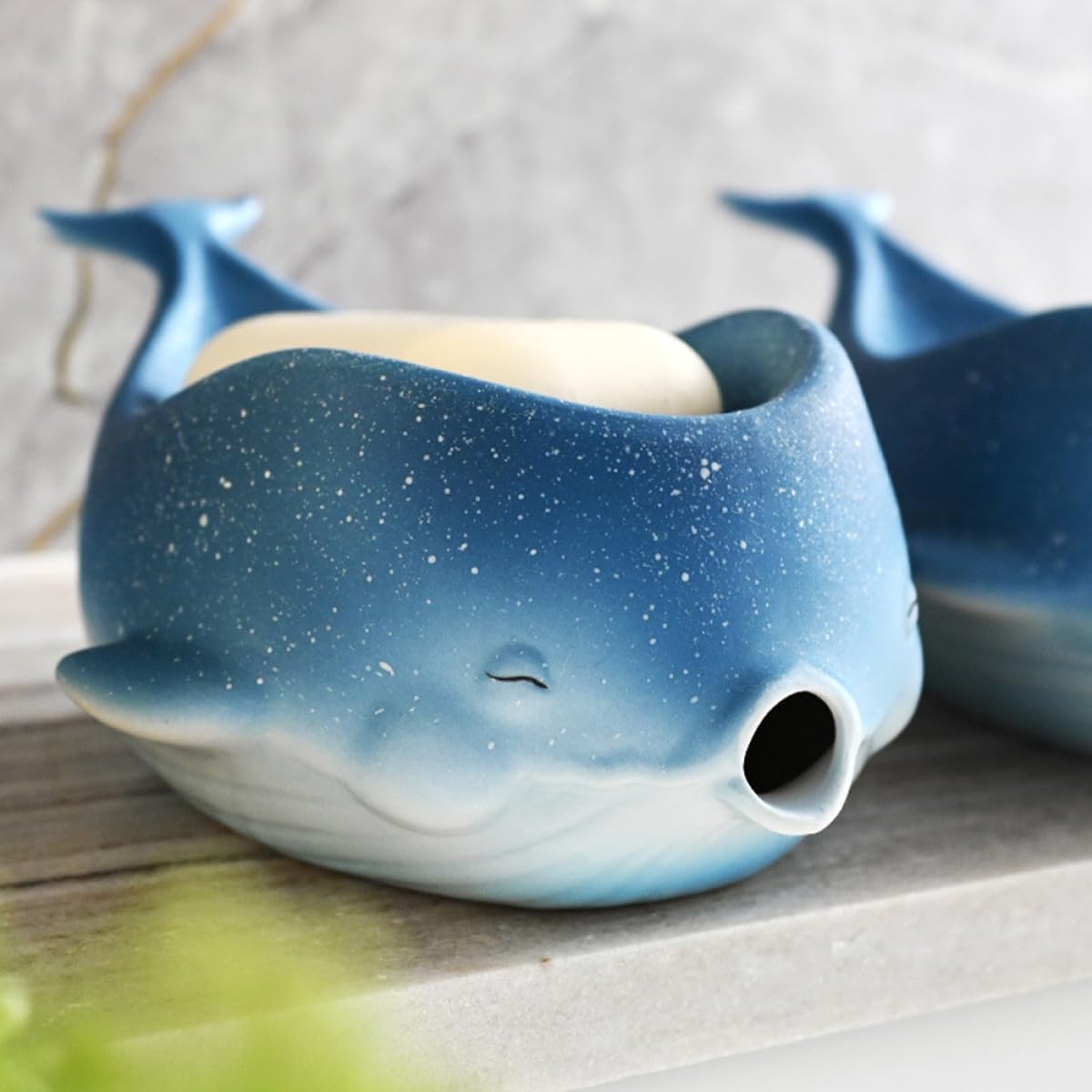 SECFOU Portasapone in Ceramica Forma di Balena con Scarico Autodrenante Vassoio per Sapone Accessorio Bagno Decorativo e Funzionale Regalo per Casa