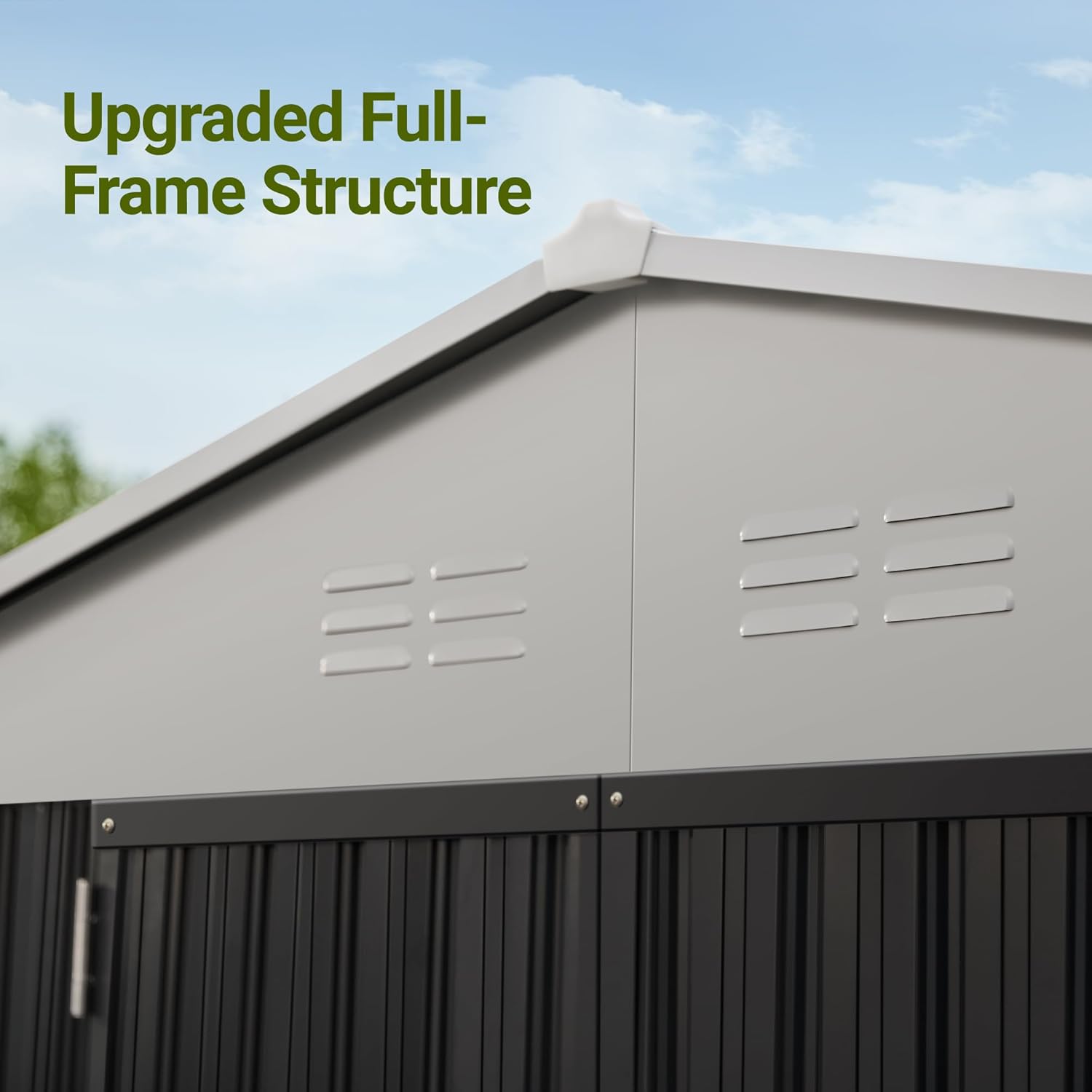 Z bliska view of the Polar Aurora storage shed's features, including sturdy roof beams, a secure door lock, and air vents.