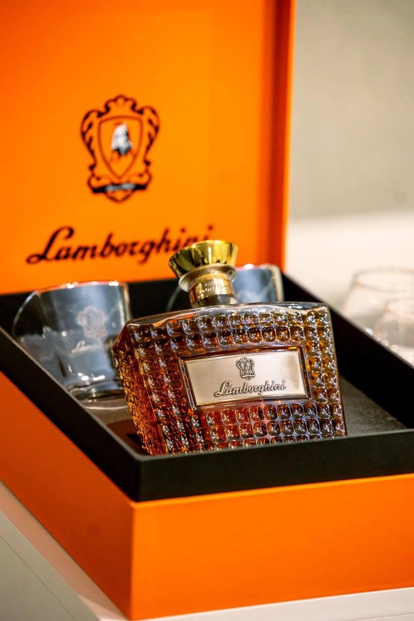 Lamborghini Brandy VSOP 5 Anni 0,70L – Distillato Italiano Premium – Luxury Gift Box & Signature Experience – MADE IN ITALY (Signature Experience)