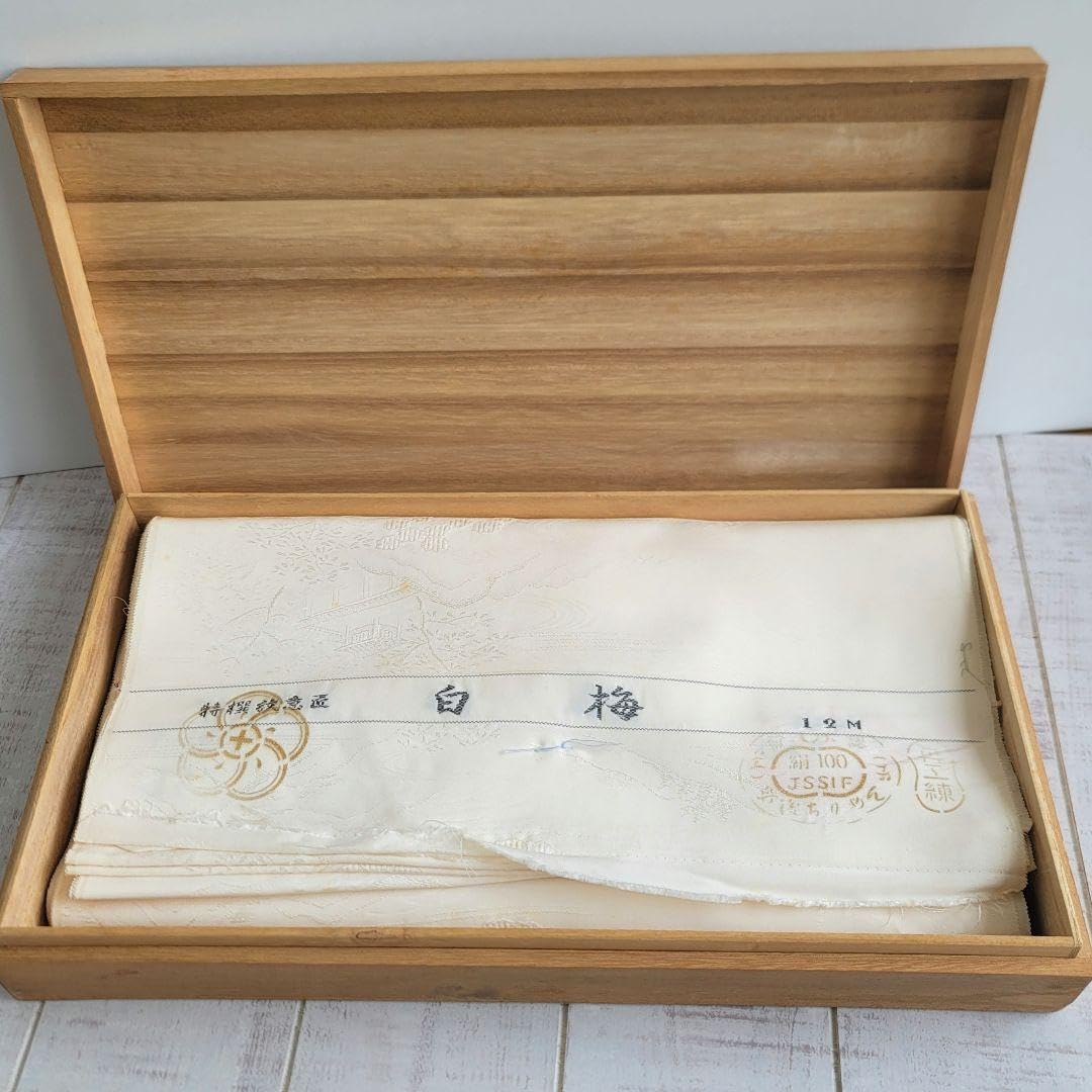 反物　着尺　白菊苑　丹後ちりめん　 絹100% 未仕立　箱入り Amazon.co.jp: 丹後ちりめん 特選紋意匠 絹100% 木箱入り 反物 白梅 白