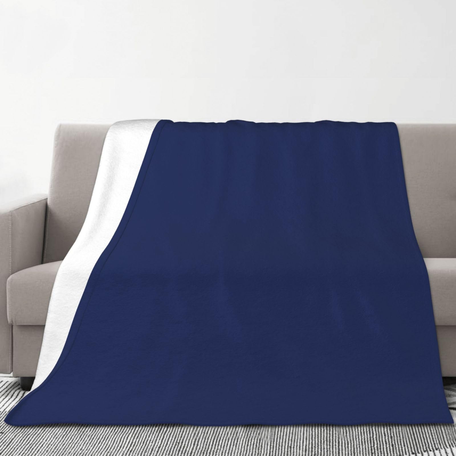 Couverture en flanelle bleu marine légère et thermo-régulatrice pour lit