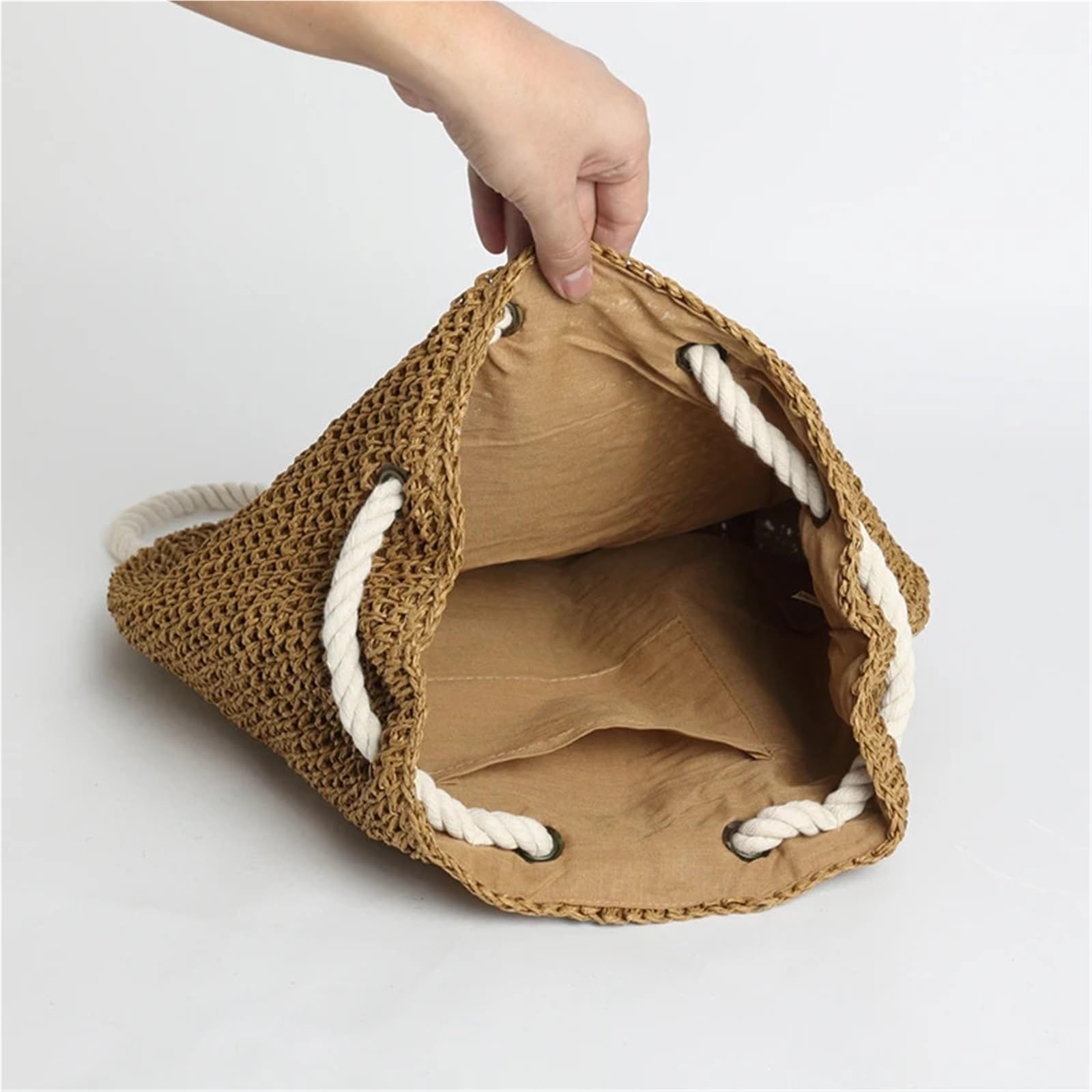 Viaggio a spalla Boho con coulisse fatto a mano in paglia estiva