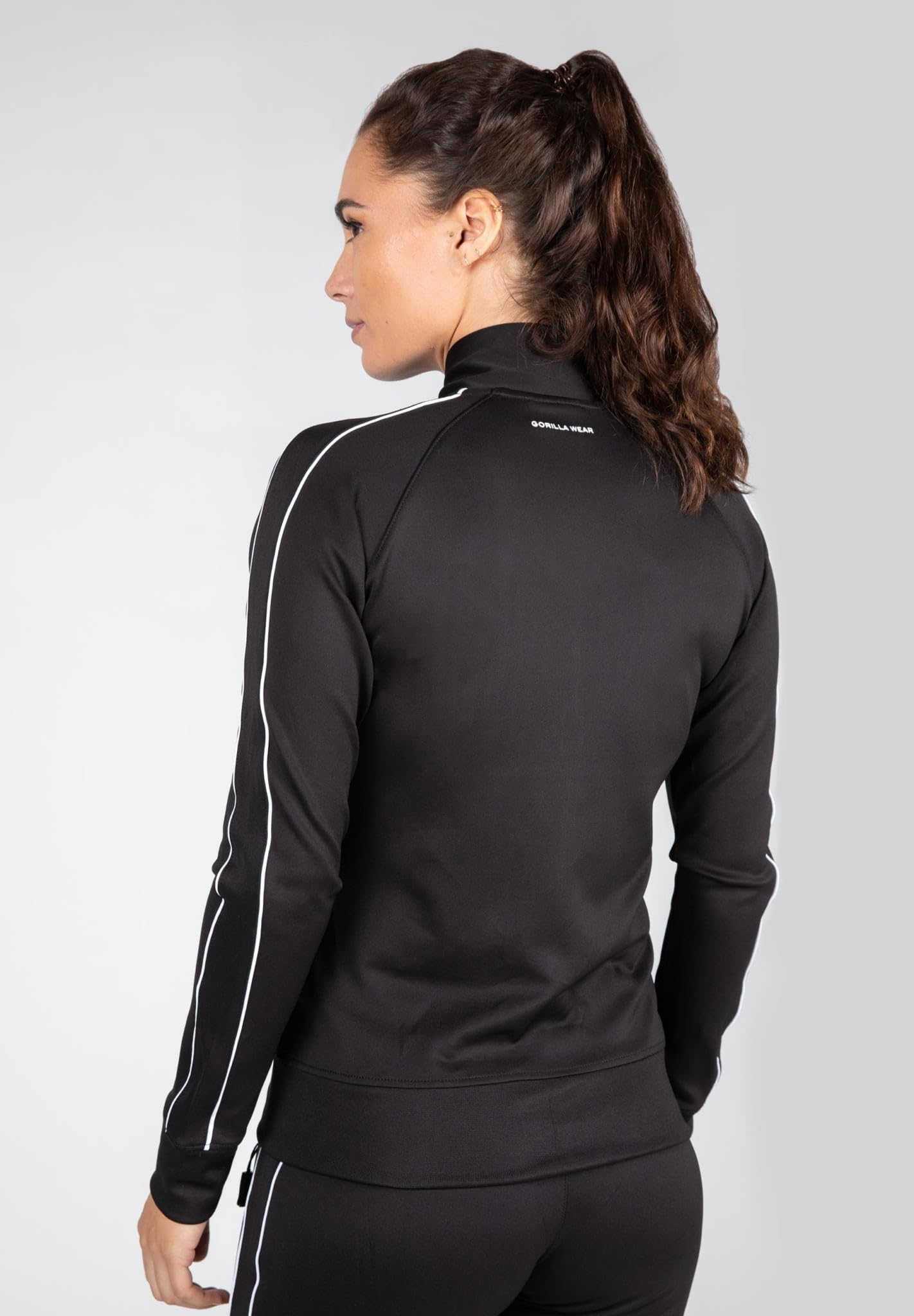 Gorilla Wear - Montana Track Jacket - Schwarz - Bodybuilding Sport Alltag Freizeit mit Logo Aufdruck leicht und bequem für optimale Bewegung aus Polyester Elasthan