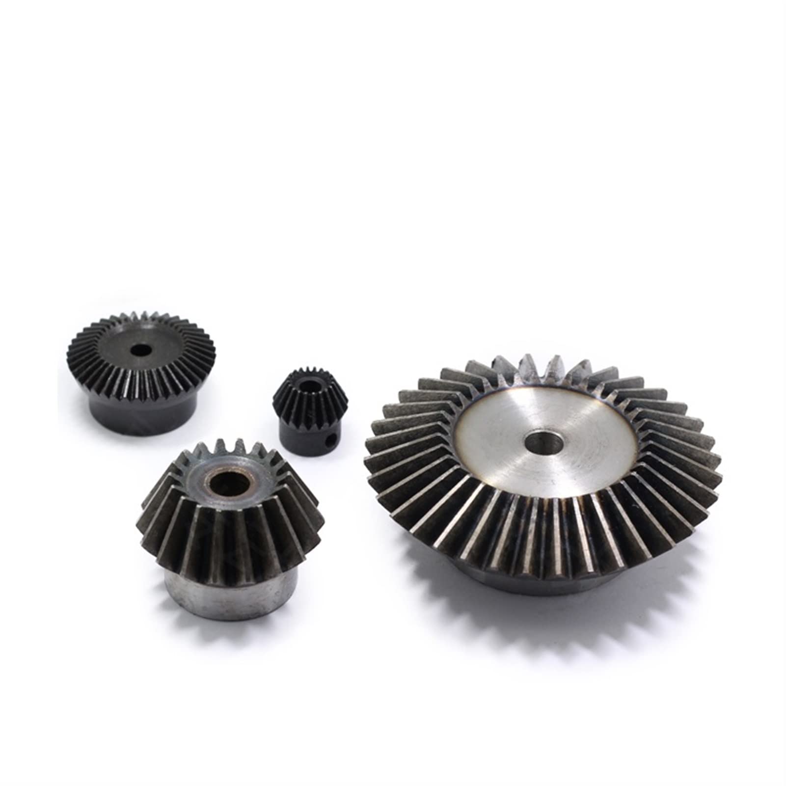 Stahlkegelräder, spiralförmiges Ritzelkegelrad 0,5M 1M 1,5M 2M 2,5 Modul Spiralkegelstirnradgetriebe 1:1,5 1:2 Übersetzungsgetriebe 16T 32T 20T 40T Getriebe 90-Grad-Übertragungsgetriebe Gehrungsschnec