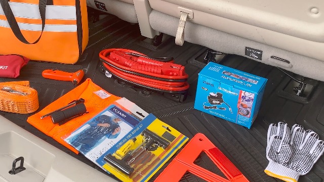 Amazon.com: VCANENERGY Car Emergency Safety Kit Bag with Portable