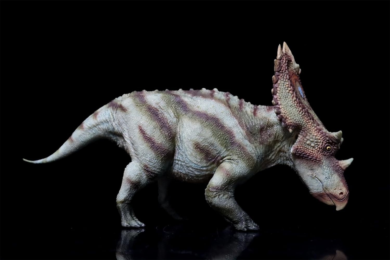 HLG Studio 1:35 Scale Utahceratops Model Dinosaur Figure Animal Scene Collector Home Decor Gift (Green)