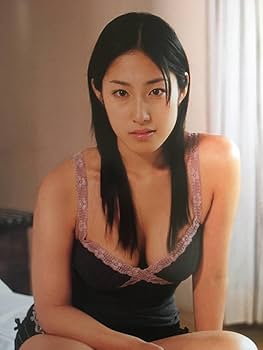 Amazon.co.jp: 23D0027佐藤寛子写真集「情熱」（初版、帯あり