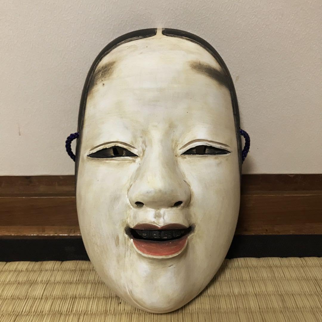 Amazon.co.jp: 木製 能面 木彫 小面 笑顔 ② : おもちゃ