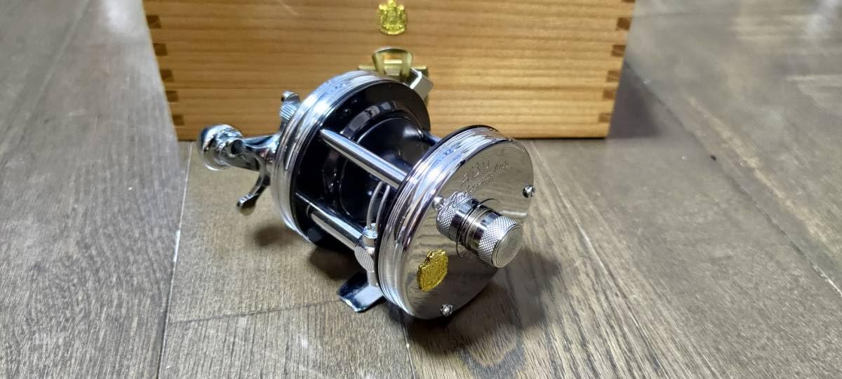 Amazon.co.jp: Abu ambassadeur 5000C 75th Limited クロームメッキ 