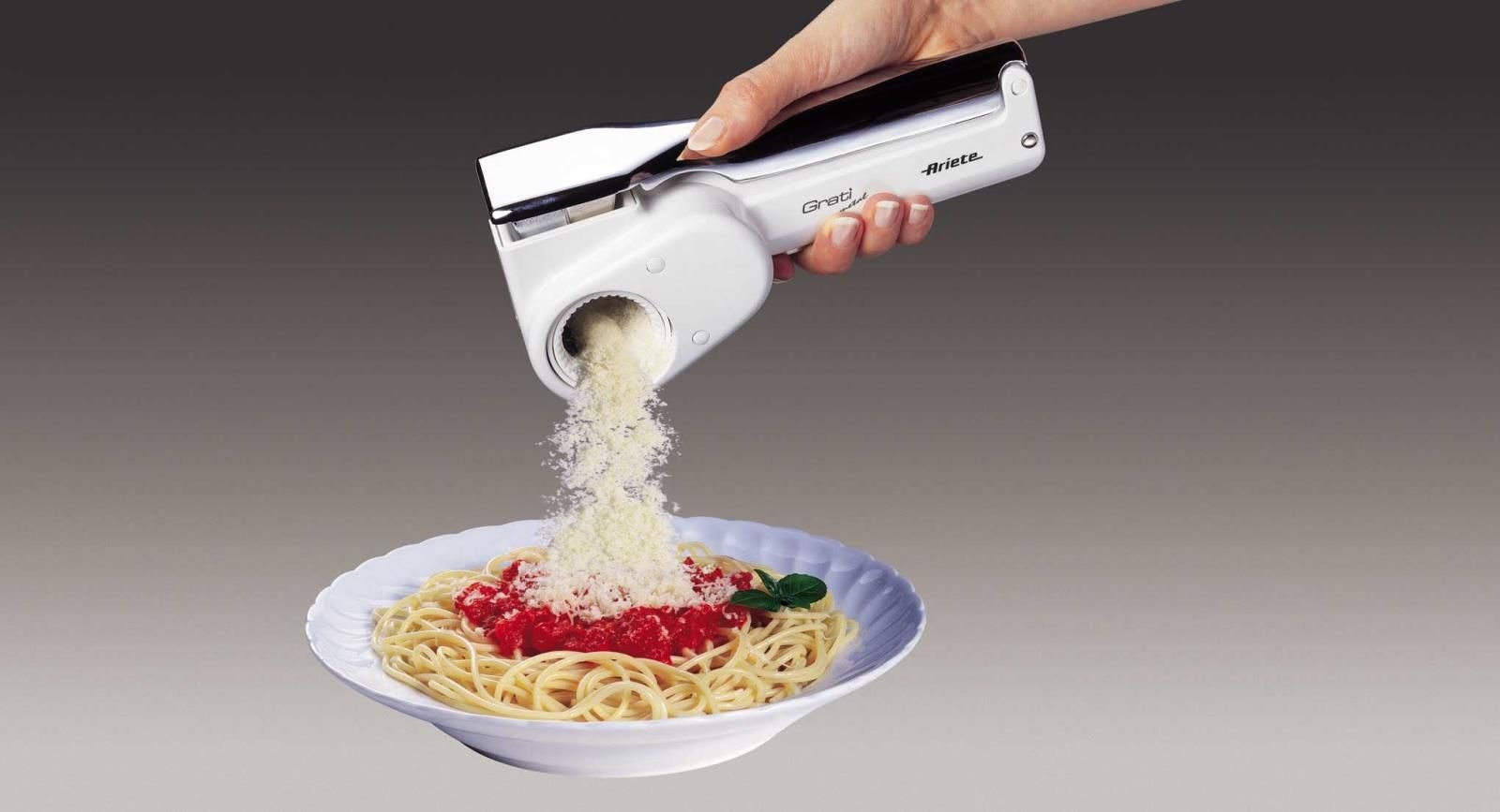 Ariete Gratì Metal 44, Rallador de queso eléctrico inalámbrico, 2 rodillos de acero inoxidable incluidos, 1 kg de queso con recambio, Rallador para muchos ingredientes, 1500 mAh, Blanco
