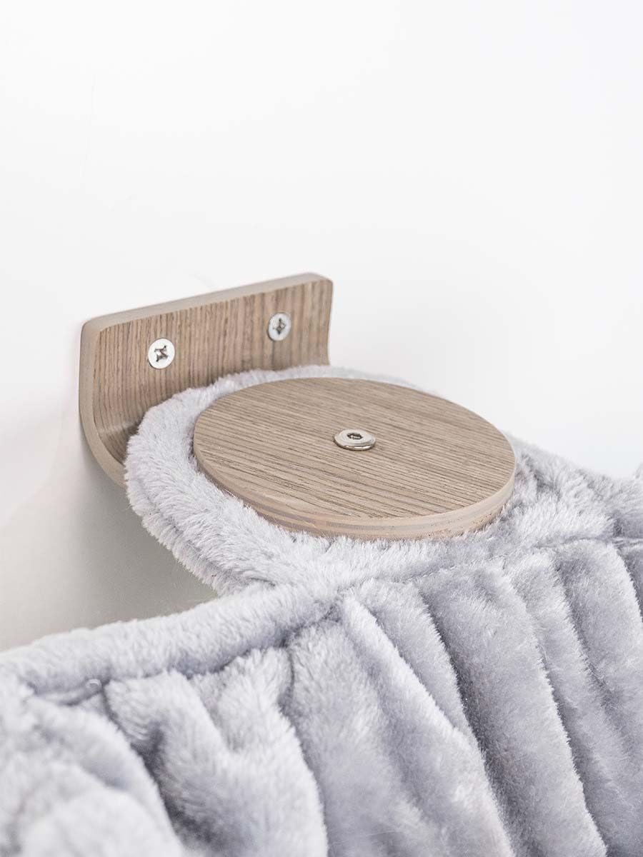 Petrebels Kletterwand, Liegemulde Hang Square 40 x 40 cm zur Wandmontage, Kratzbaum Wand, Holz Farbe Eiche-Altgrau Look