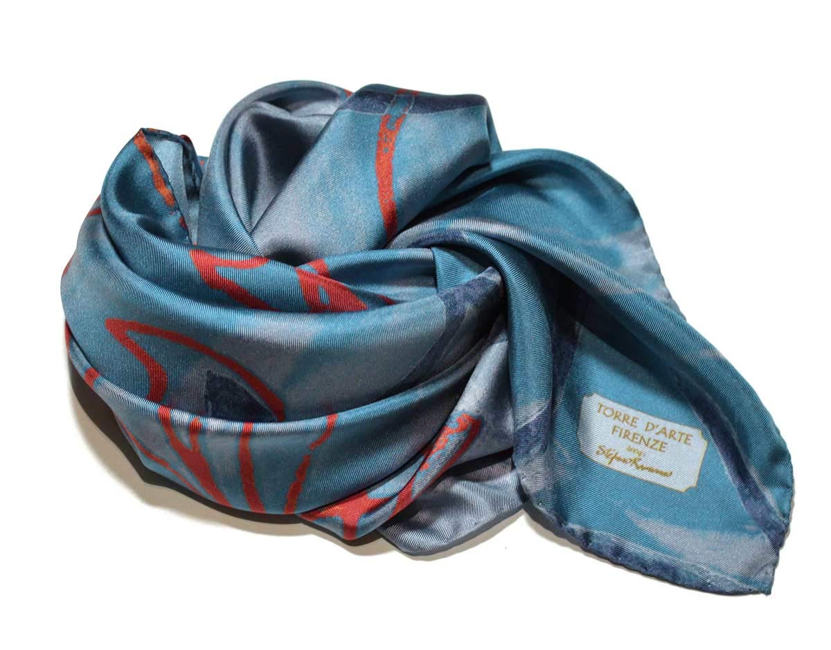Gigli Florence foulard artistique exclusif pure soie 70 x 70 cm made in Italy. Reproduit des contrats irréguliers sur fond brossé la fleur de l'Iris, symbole de Florence.