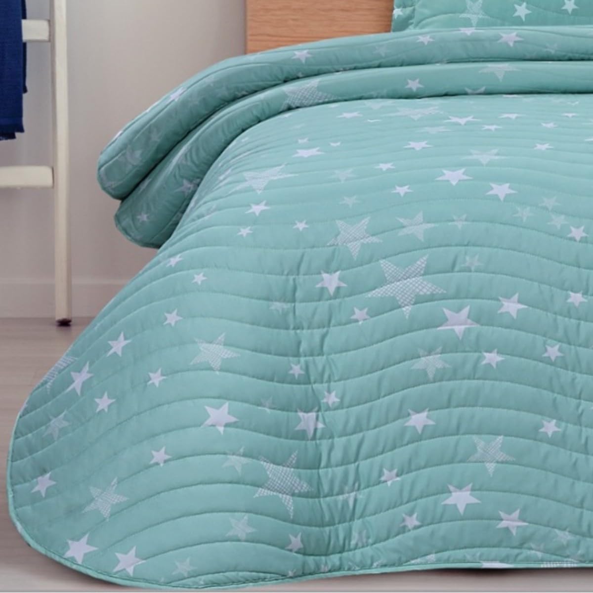 DHESTIA HOME Colcha Bouti Cosida Infantil y Juvenil con Cojín Modelo Estrellas Stars Agua Color Agua Talla Cama 90