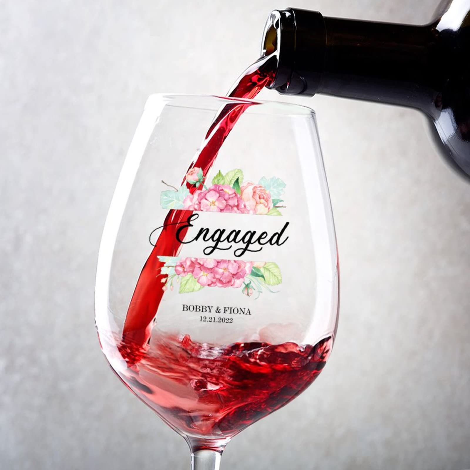 Verre à vin rouge Our First Christmas Engagement 2023 original pour couple