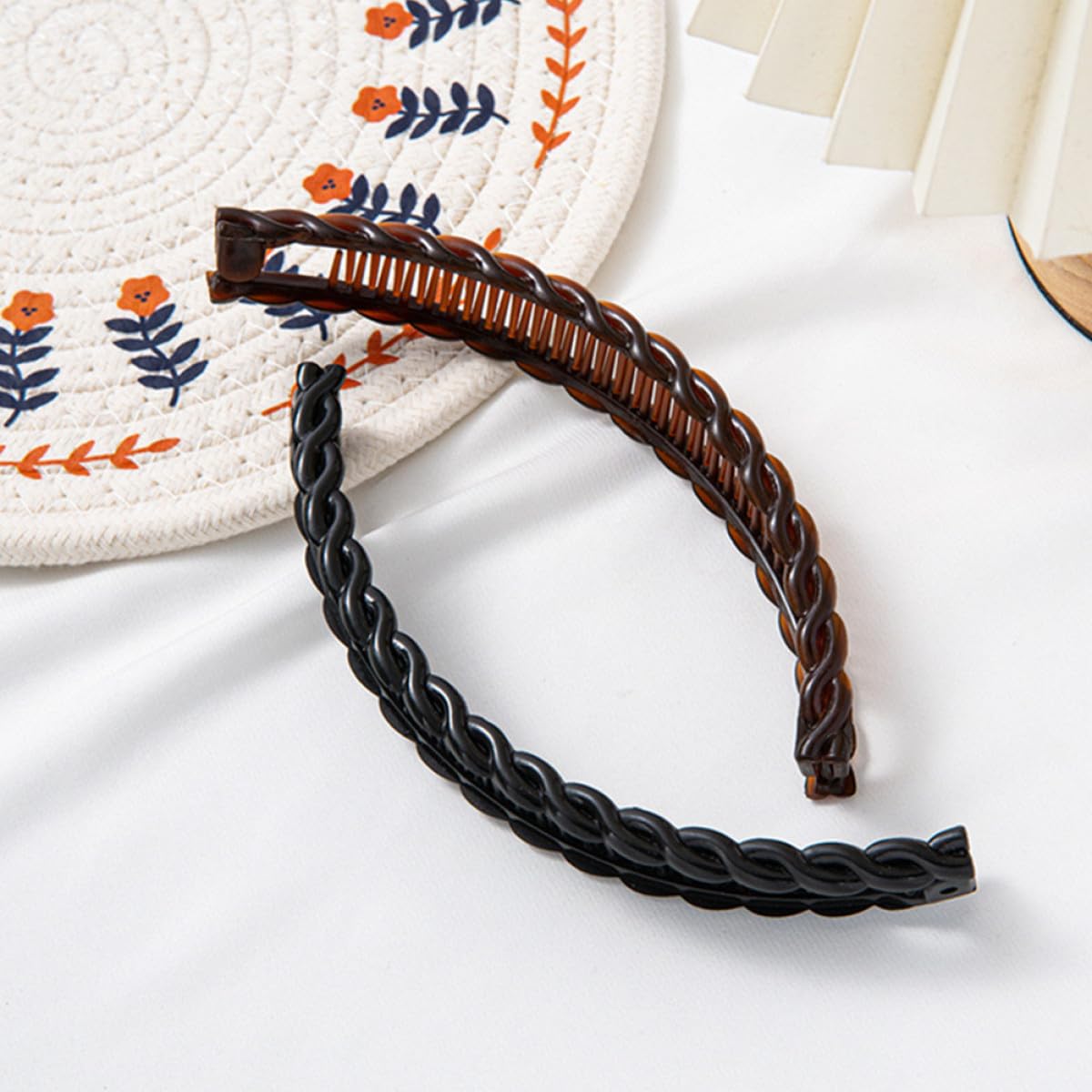 ARTIBETTER 12 Stück Bananen Haarspangen für Damen Große Haarklammern aus Kunststoff Schwarz Weiß Braun Haarstyling Accessoires für Dickes und Lockiges Haar Praktisches Reise