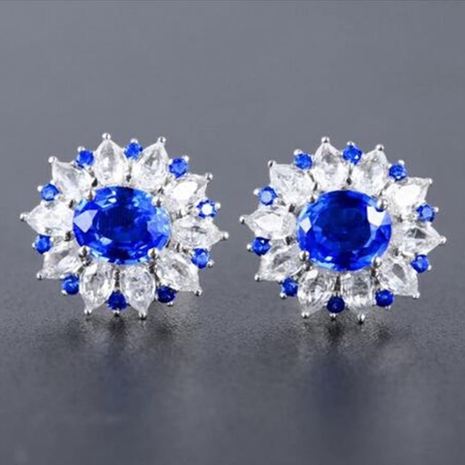 KnSam Pendientes de oro blanco 750 de 18 quilates para mujer, joyas de oro auténtico, pendientes de zafiro creados en laboratorio de 1,35 quilates con flores azules Au750, pendientes de oro blanco con