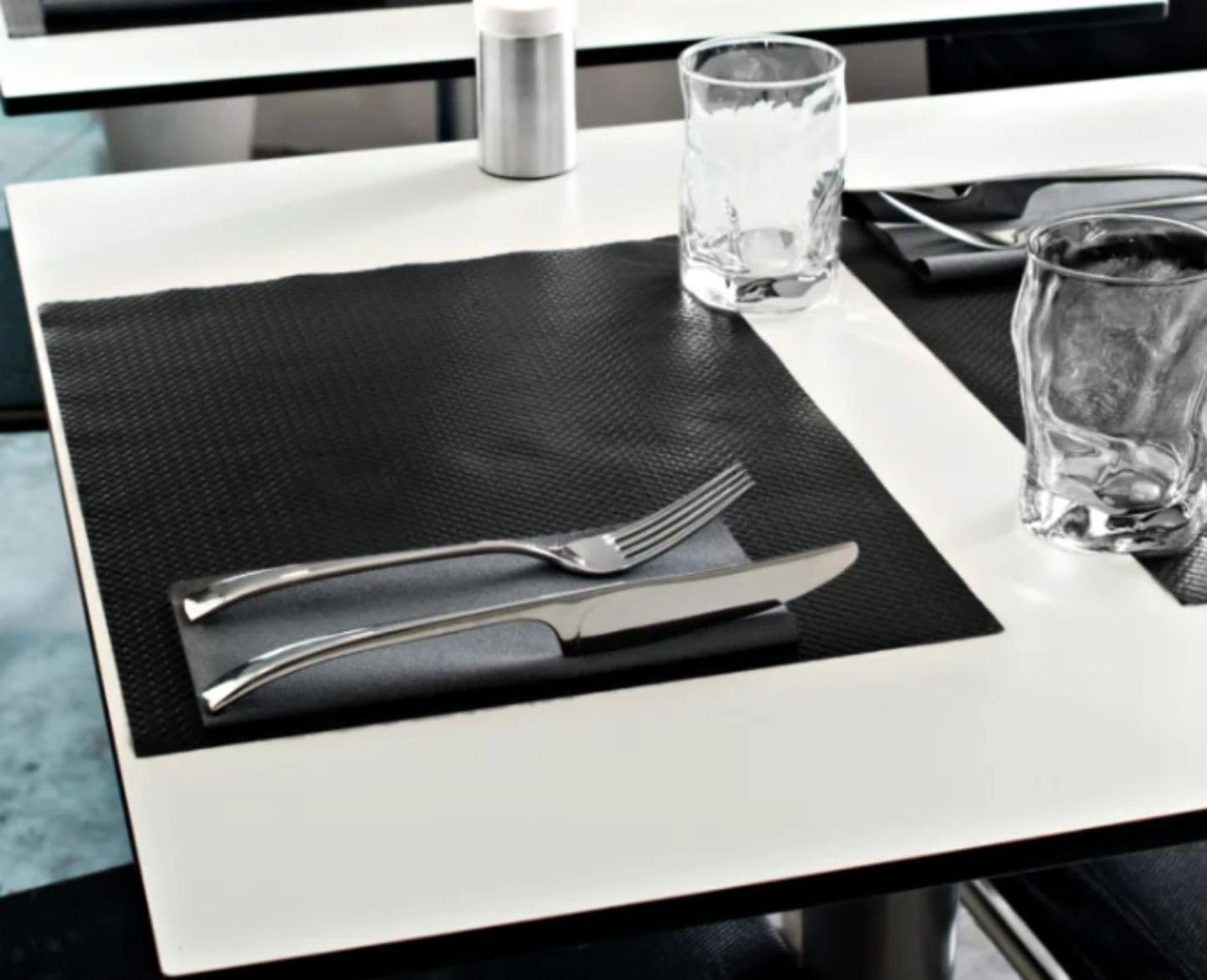 Set de mesa desechable negro | Papel repujado repelente | 30 x 40 cm | Lote de 1000 piezas | Restaurante - Cervecería - Cafetería