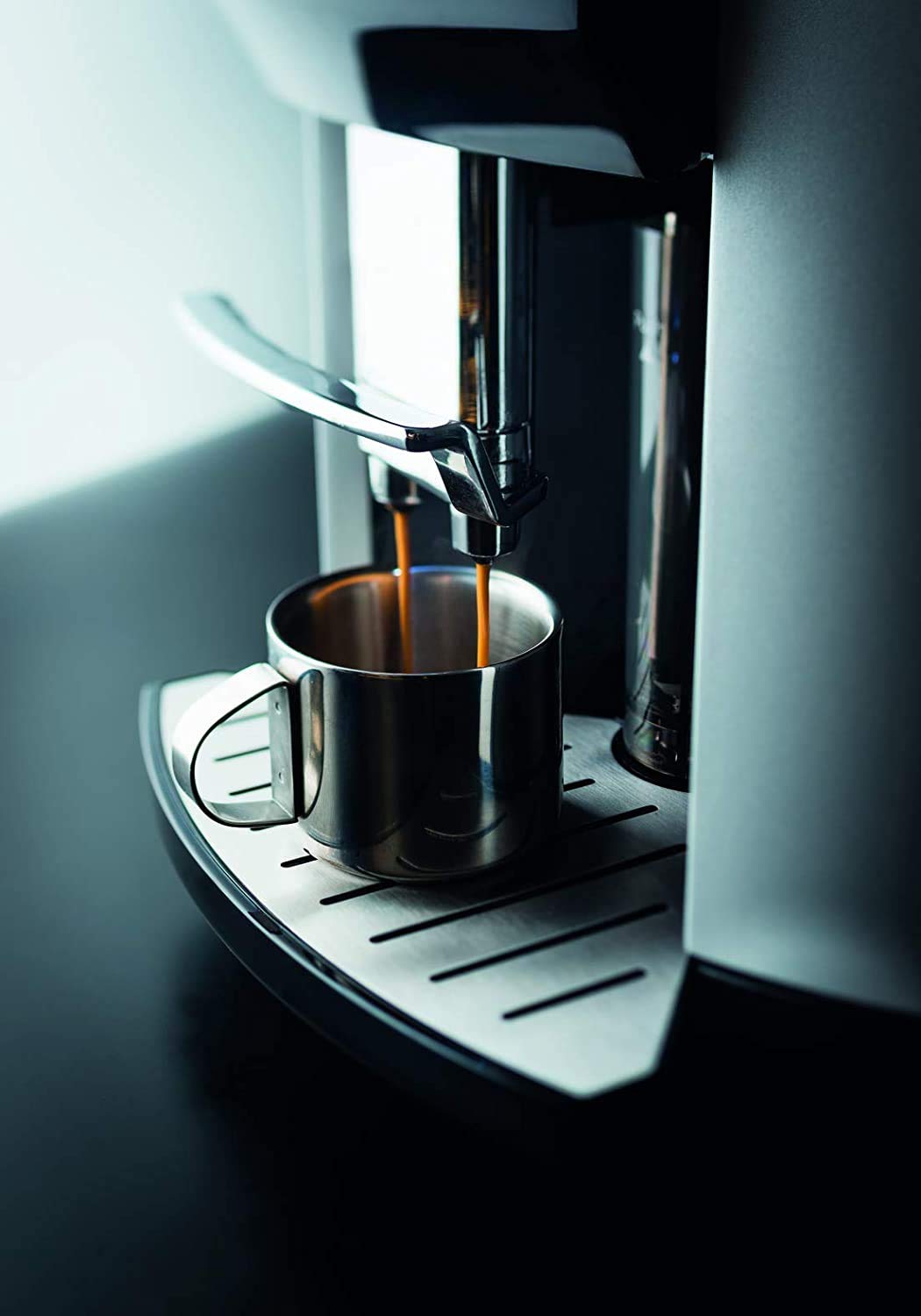 Krups Espresseria Latt, Réservoir 1,7 L, 1450 W, Cafetière à grain en acier, Broyeur, Cappuccino One-touch, Nettoyage automatique, Pression de 15 bars, Fabriqué en France YY4201FD