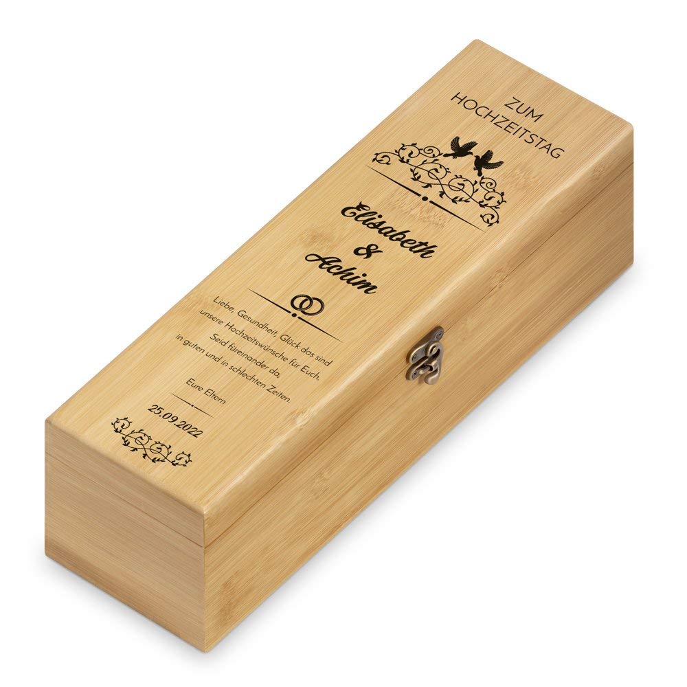 Maverton Weinbox für 0,7L Weinflasche - Wein Holzbox personalisiert + 4er Weinzubehör - Weinset Weinkiste - aus Bambus - Braun - Geschenk zur Hochzeit Paare - Glückwünsche