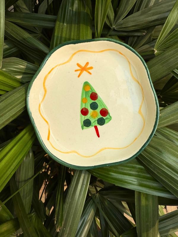 Image of WEAVING HOMES The Xmas Dessert Plate Size: 11 cm Microwave & Dishwahsher Safe (Set of 1)