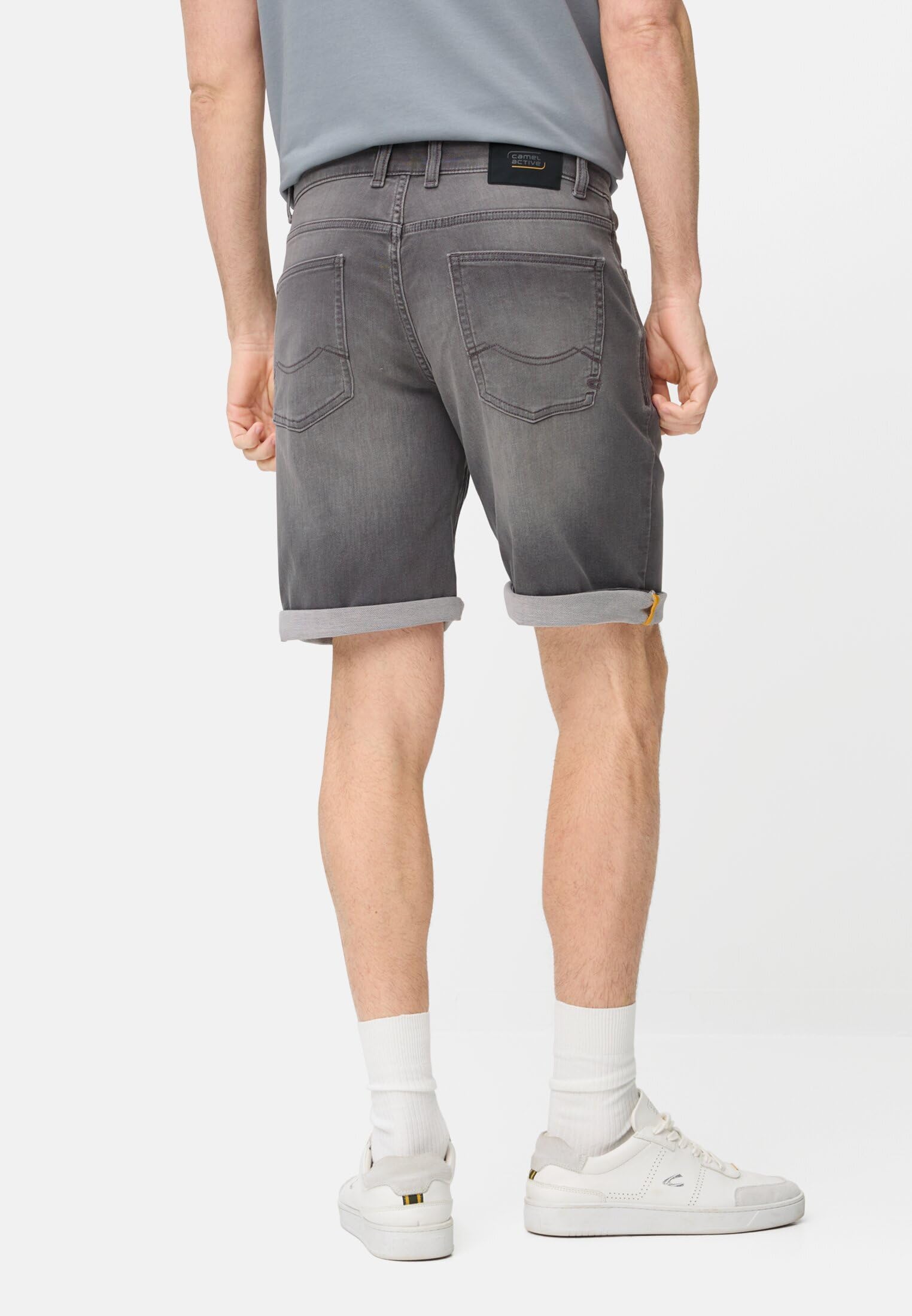 camel active Herren Jeans Shorts mit Reißverschluss