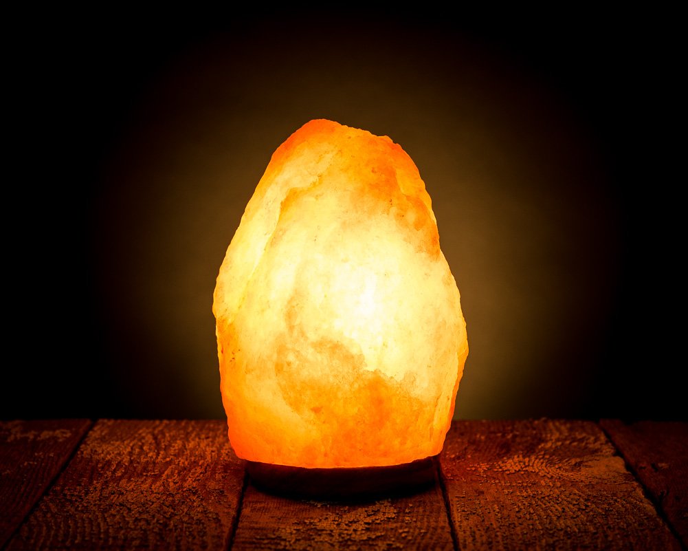 HemingWeigh - Lampe en sel de roche naturel de l'Himalaya avec socle en bois/câble d'alimentation/ampoule (2,72 à 3,17 kg)