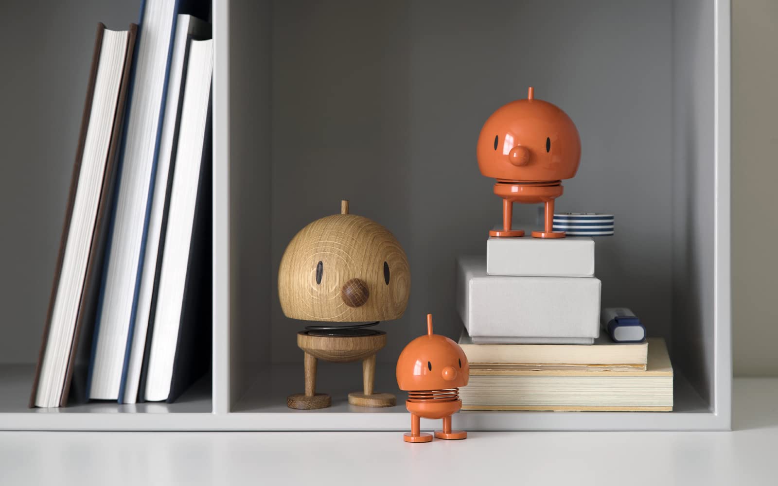 Hoptimist Bumble Wackelfigur & Glücksbringer, Skandinavische Deko Figuren für Wohnzimmer, Schreibtisch, Büro, Bürodeko & Lustige Kleine Geschenke, 7,5 x 8,5 x 10,7 cm, Medium, Chrom
