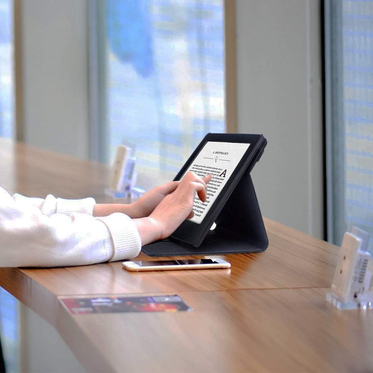 WB Novo Kindle (16GB) e Kindle 11ª Geração Silicone Flexível e Sensor Magnético Freedom Preta (Não compatível com Kindle 10ª Geração, Kindle Paperwhite e Kindle Oasis) 7