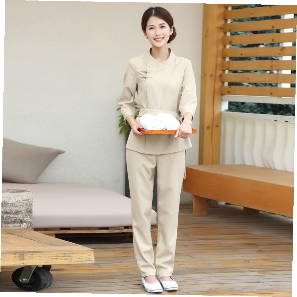 Combinaison Professionnelle pour Technicienne en Esthétique Beige, Légère et Pliable en Polyester et Spandex, pour Coloration de Cheveux et Spa, 1 Set