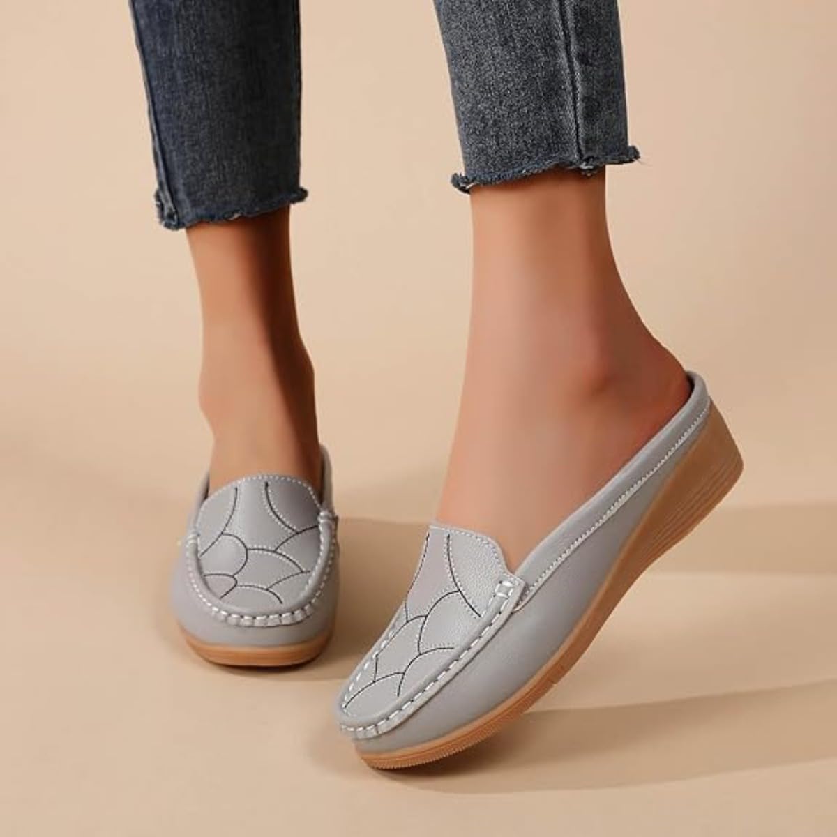 Damen-Slipper aus Leder, Keilabsatz, rückenfrei
