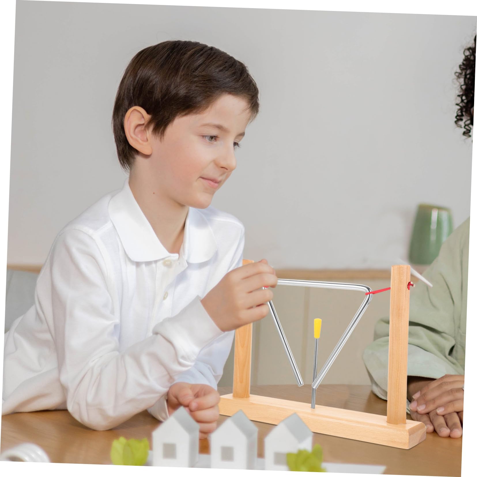 Triangel Schlaginstrument aus Eisen mit Schlägel und Holzständer, 2 Satz | Beige, Abgerundete Kanten, Tragbar und Leicht, Klarer Klang, für Kinder