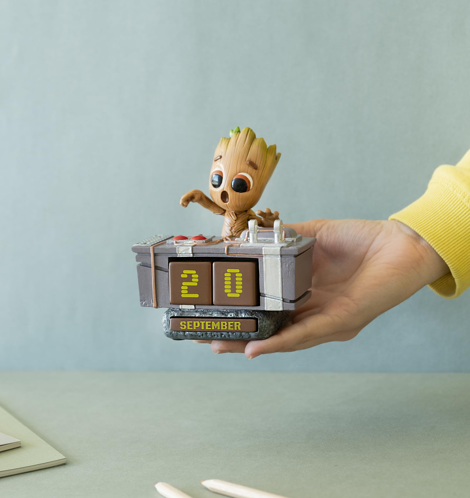 Calendario Perpetuo Groot 3D - Groot Figura de Marvel para Decoracion Habitacion Juvenil - Calendario sobremesa para niños │ Muñecos Marvel Merchandising Oficial
