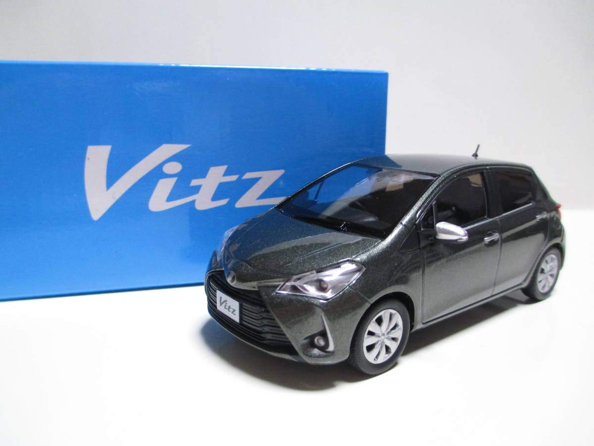 トヨタ ヴィッツ Vitz　カラーサンプル ミニカー 1/30 Amazon | トヨタ 1/30 新型ヴィッツ Vitz ハイブリッド仕様